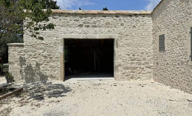 Création d’ouverture dans un mur, Grignan, Bâti Estran