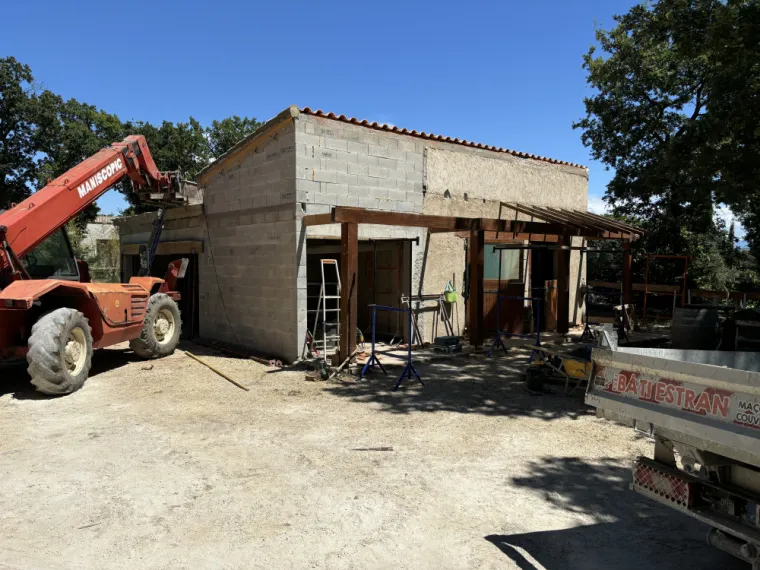 Rénovation d'écuries et création d'un garage toit plat à Grignan, Grignan, Bâti Estran