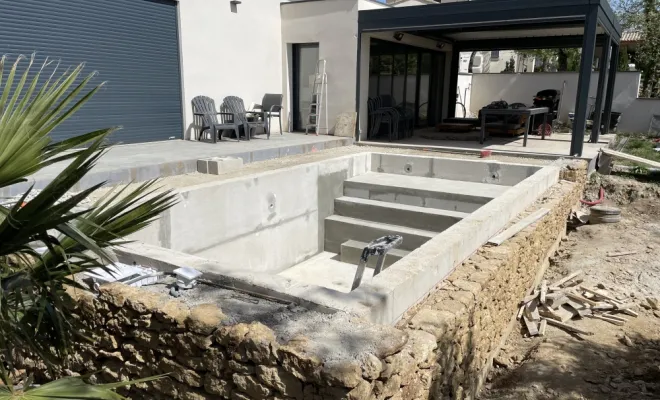 Création d'une piscine en béton armé à Grignan., Grignan, Bâti Estran