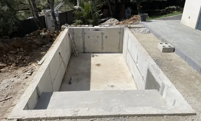 Création d'une piscine en béton armé à Grignan., Grignan, Bâti Estran
