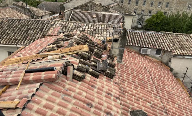 Rénovation complète d'une couverture de toiture à Bollène , Grignan, Bâti Estran
