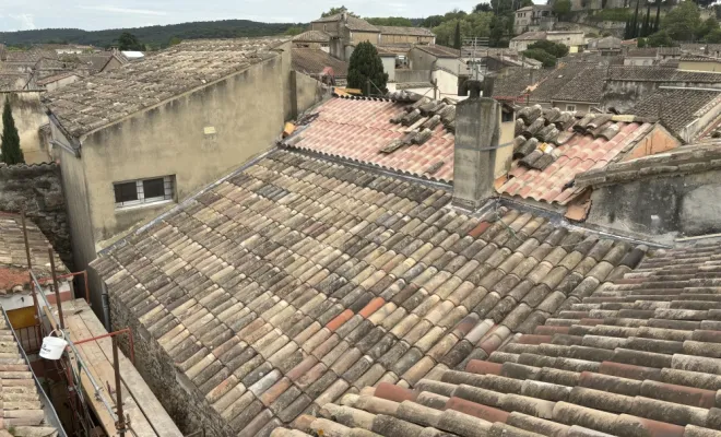 Rénovation complète d'une couverture de toiture à Bollène , Grignan, Bâti Estran