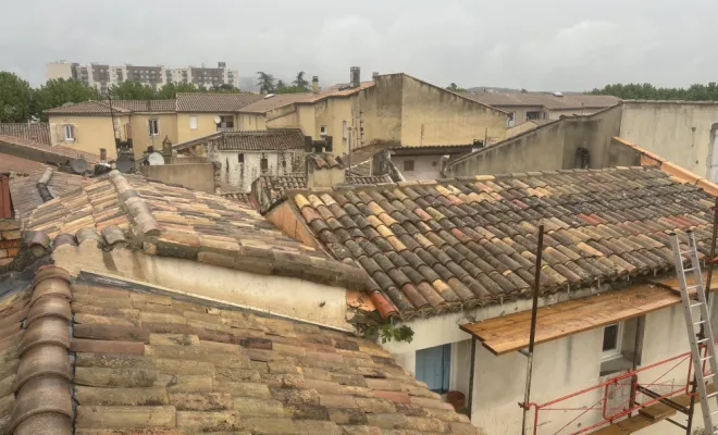 Rénovation complète d'une couverture de toiture à Bollène , Grignan, Bâti Estran