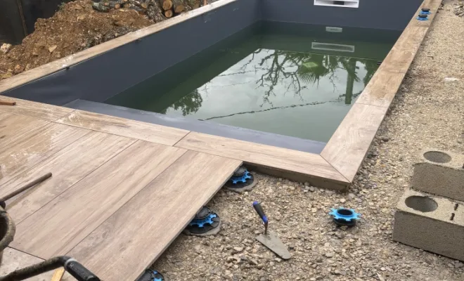 Création d'une piscine en béton armé à Grignan., Grignan, Bâti Estran