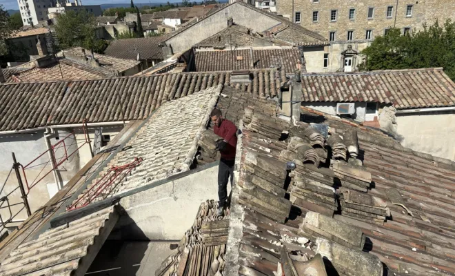 Rénovation complète d'une couverture de toiture à Bollène , Grignan, Bâti Estran