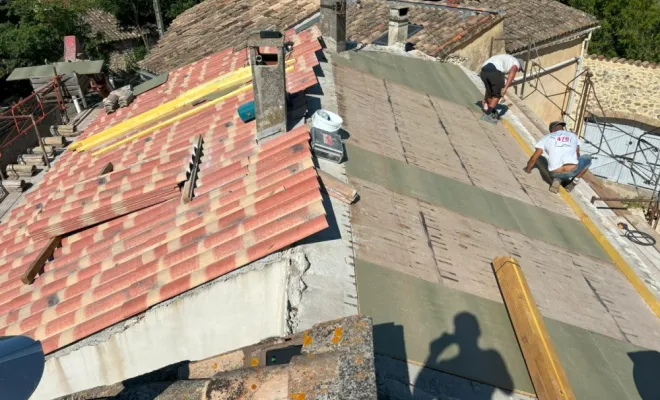 PENDANT - Rénovation de toiture de maison vers Valréas