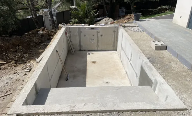 Construction d'une piscine béton armée à Grignan, Grignan, Bâti Estran