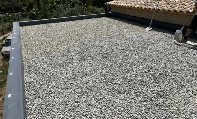 Rénovation d'écuries et création d'un garage toit plat à Grignan, Grignan, Bâti Estran