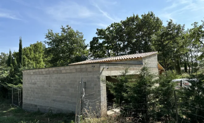 Rénovation d'écuries et création d'un garage toit plat à Grignan, Grignan, Bâti Estran