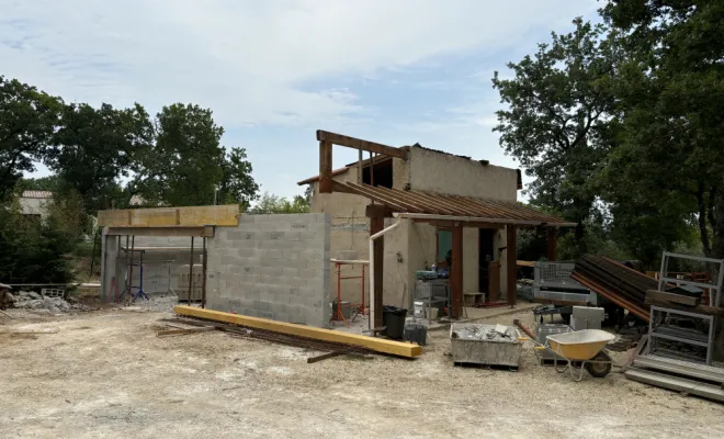 Rénovation d'écuries et création d'un garage toit plat à Grignan, Grignan, Bâti Estran