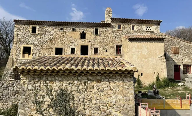 Rénovation générale, Grignan, Bâti Estran